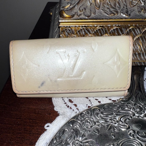 Louis Vuitton Vernis 4 key holder cream off white shine Authentic Pre-owned - Picture 1 of 11